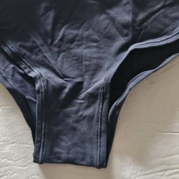 SKIMS BIKINI PANTY NWT - Picture 3 of 7